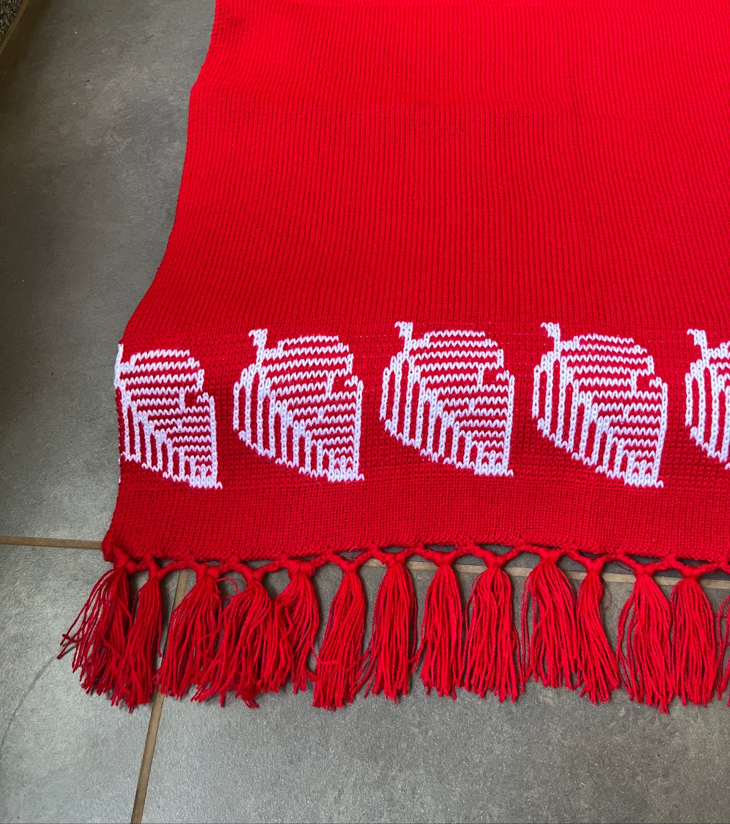 White Leaf Red Pooja Asan